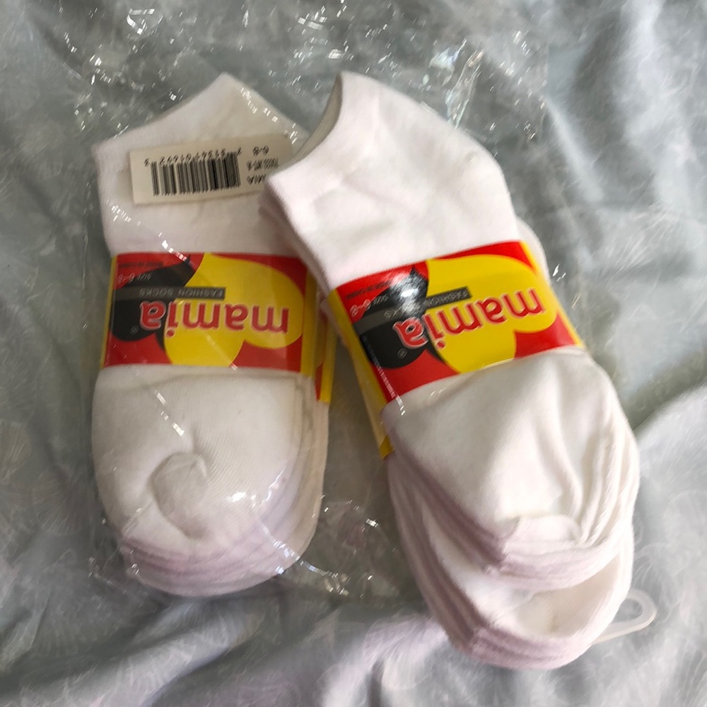 New one dozen white socks